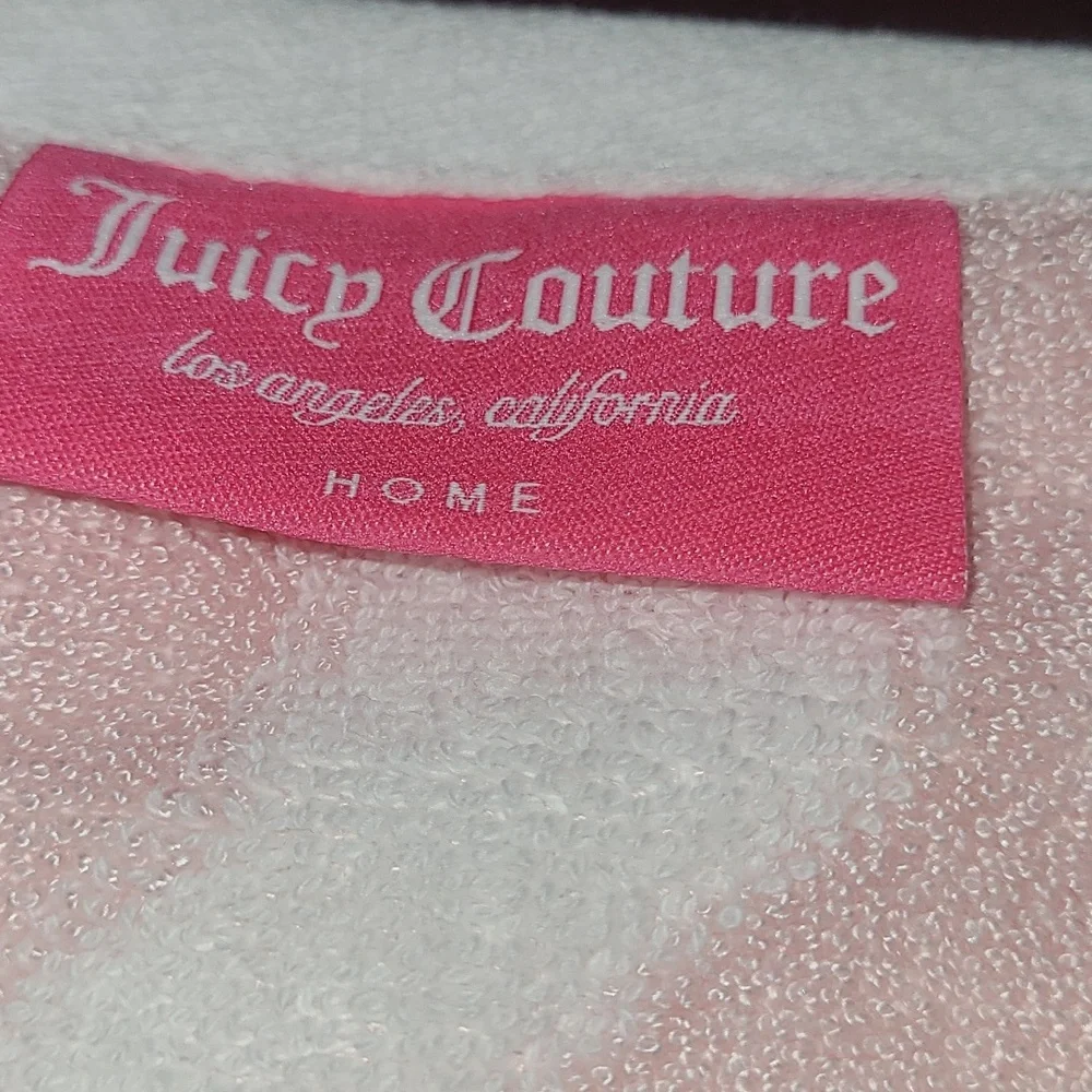Juicy Couture Light Pink Wave Bath Towel